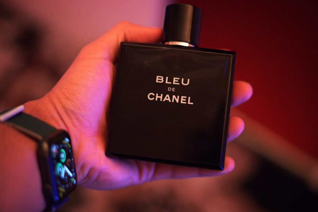 Bleu de Chanel Eau de Parfum Herrenduft mit intensiver, eleganter und maskuliner Duftkomposition