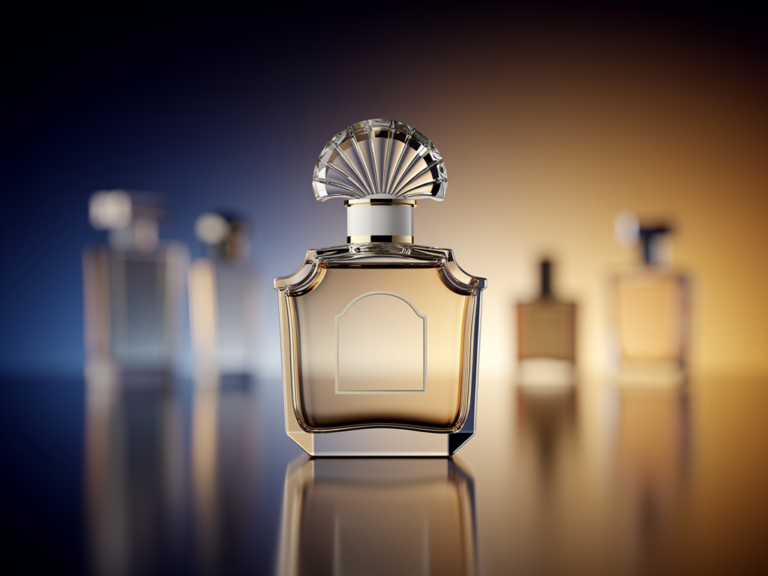 Guerlain Shalimar Flakon vor orientalischem Hintergrund im Dufttest